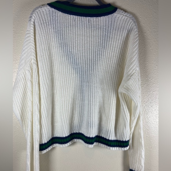 Almost Famous Fashionable Women cozy soft V-Neck Size L Super Cute Cardigan. - Picture 3 of 4